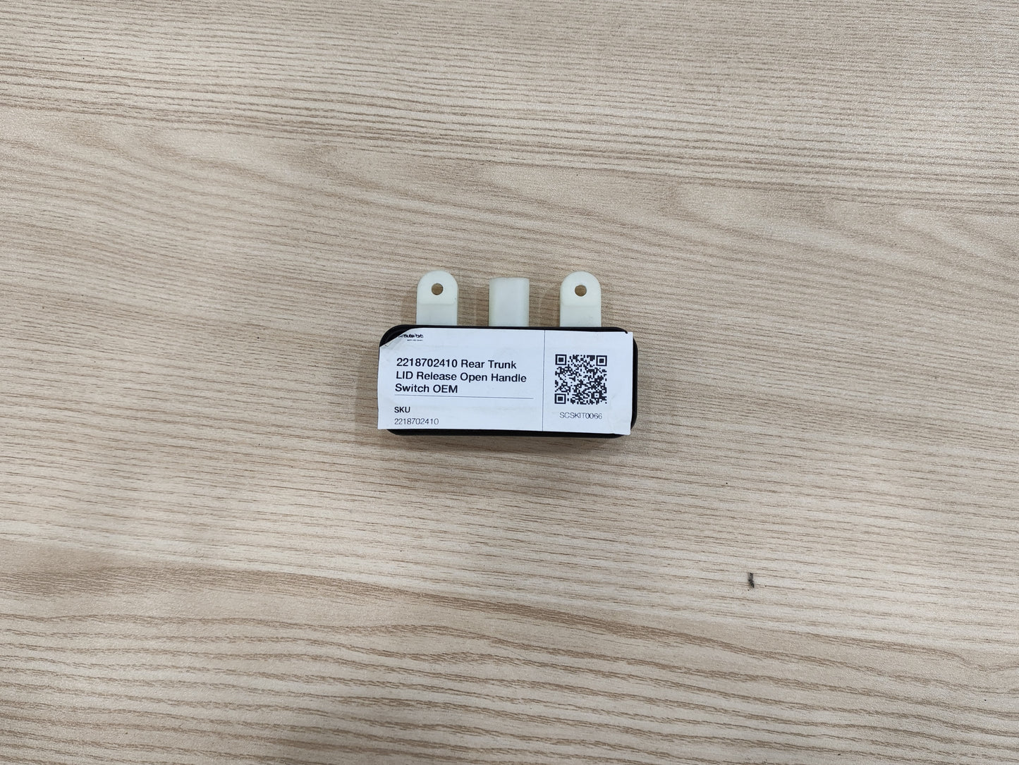 Mercedes-Benz E350 2015 Tailgate Opening Switch 2218702410