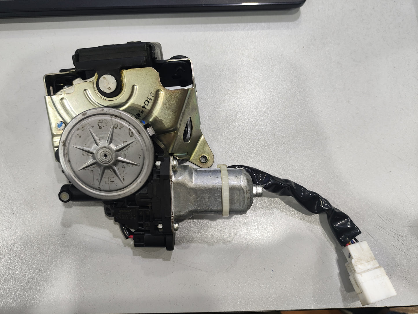 Toyota Highlander (2015-2017) Trunk Tailgate Lock D62-61342-C used
