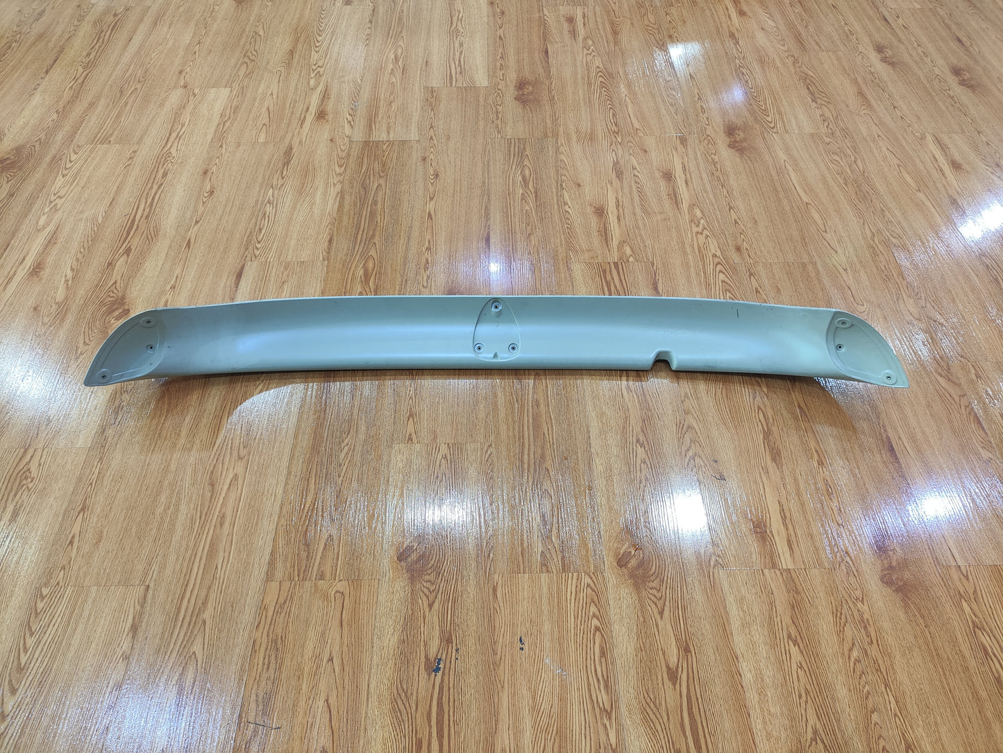 Toyota Grand HiAce (1999-2002) Rear Wing Trunk Spoiler 76871-26030 Used
