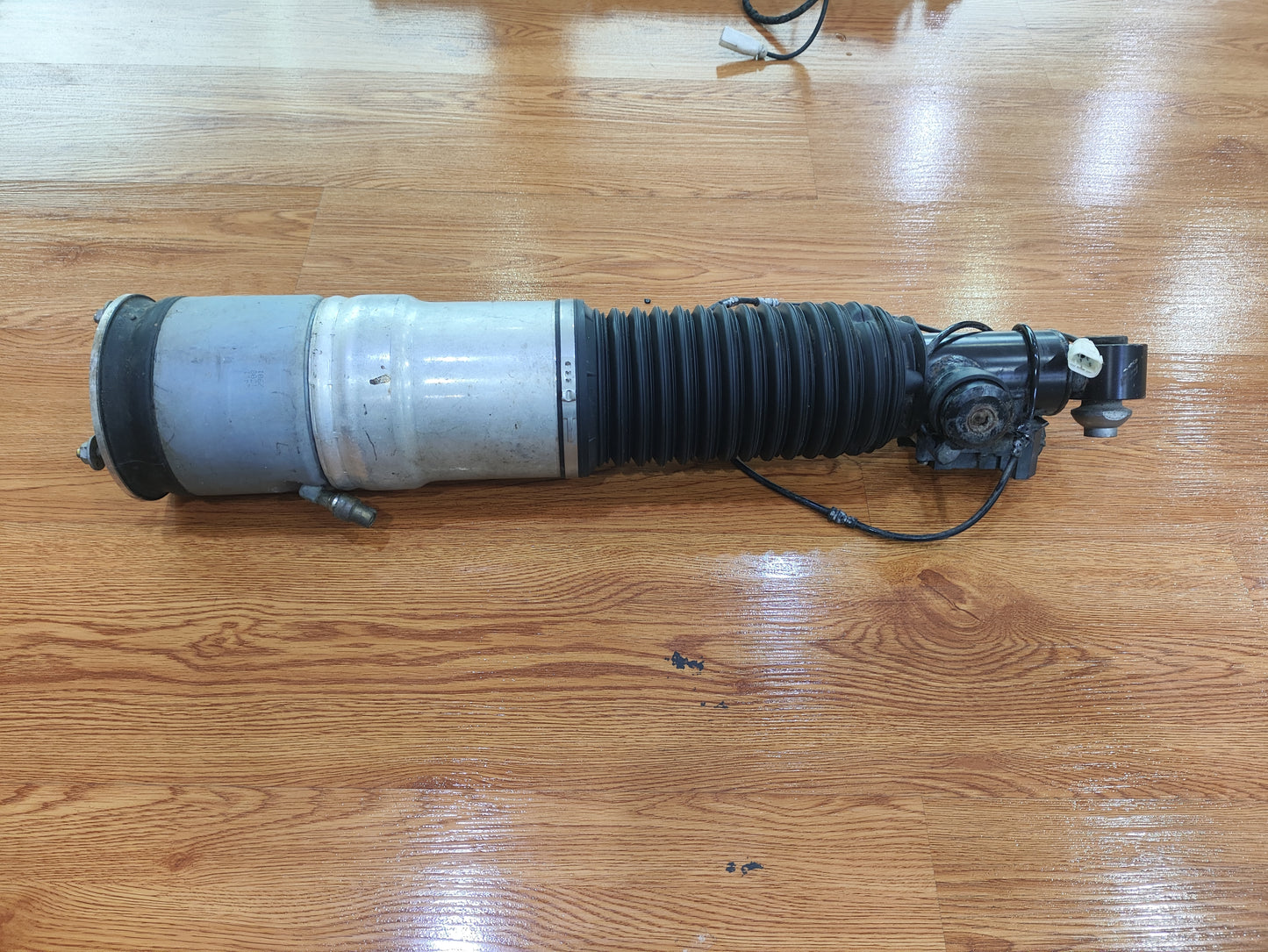 ROLLS-ROYCE WRAITH (2013-2014) Rear Air Suspension Strut Right 37106862192 Used