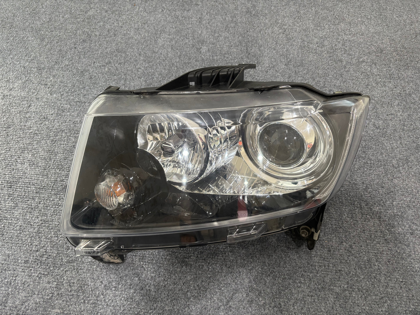 Jeep Grand Cherokee 2013 Headlight Left 68185341AA & Right 68185341AB used