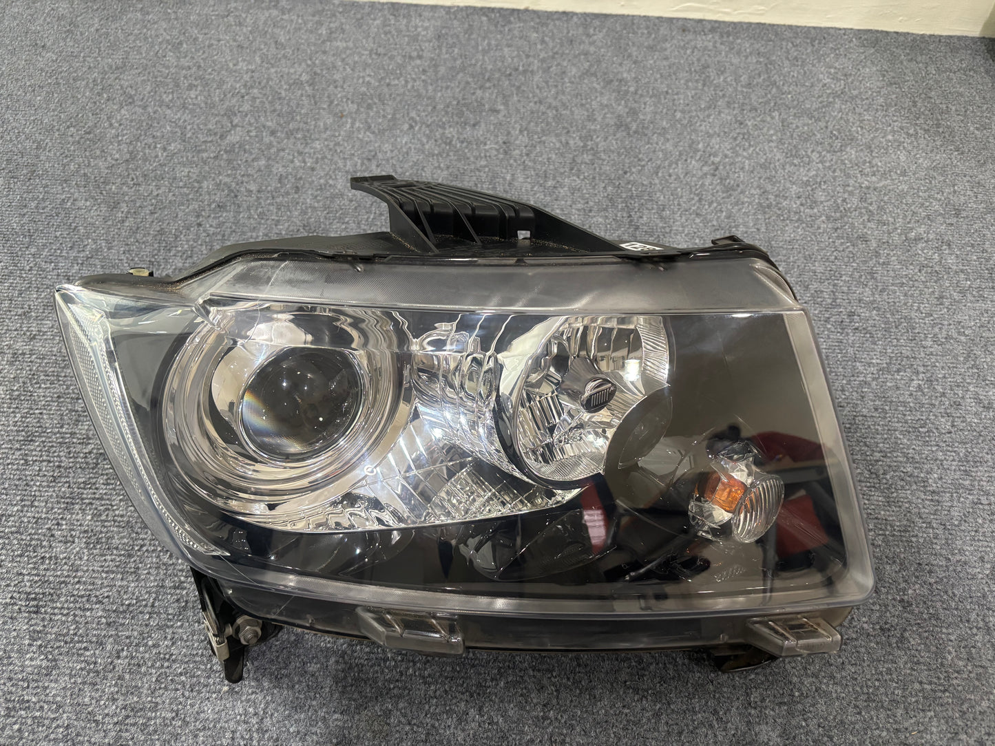 Jeep Grand Cherokee 2013 Headlight Left 68185341AA & Right 68185341AB used