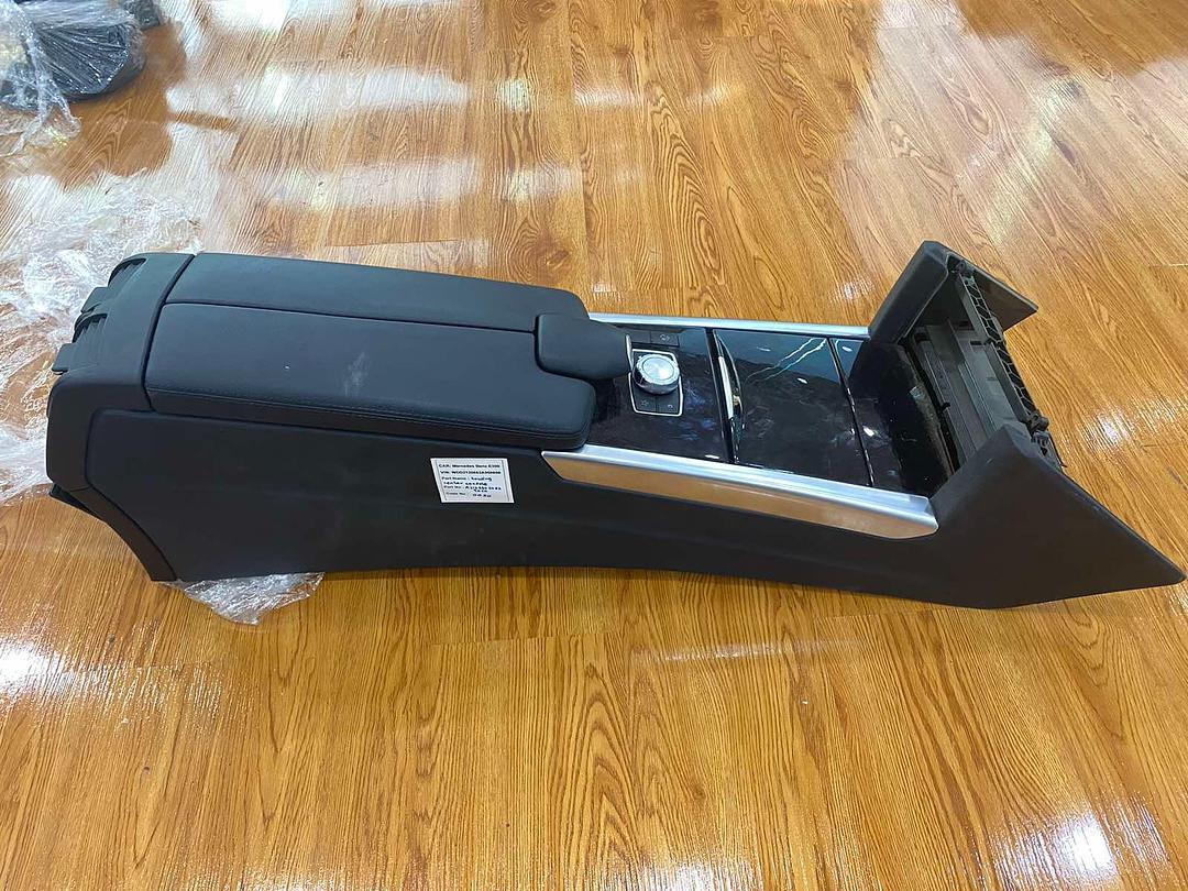 Mercedes-Benz E300 2014 W212 Central Middel Console (used) - A2126802052