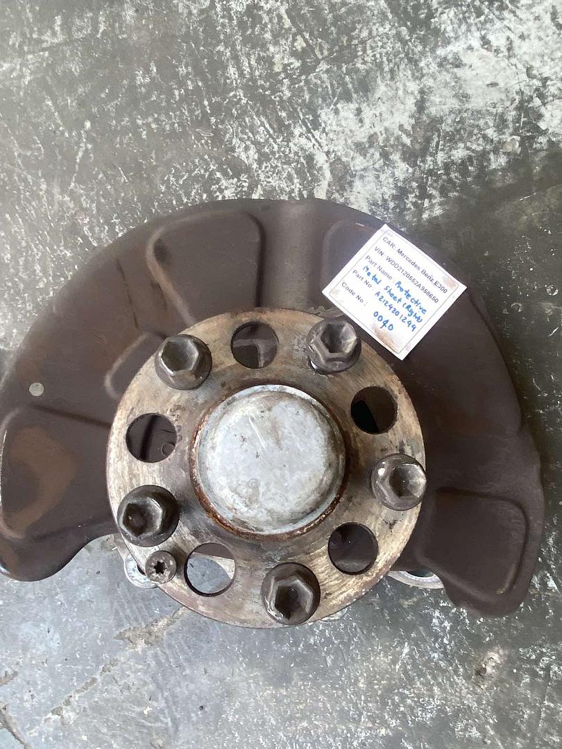 Mercedes-Benz E300 2014 W212 Right Steering Knuckle and Front Brake Disc Brake (used) - A2123320800