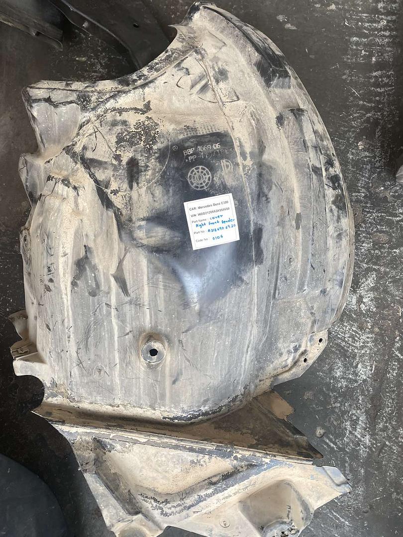 Mercedes-Benz E300 2014 W212 Cover Right Front Fender (used) - A2126906930