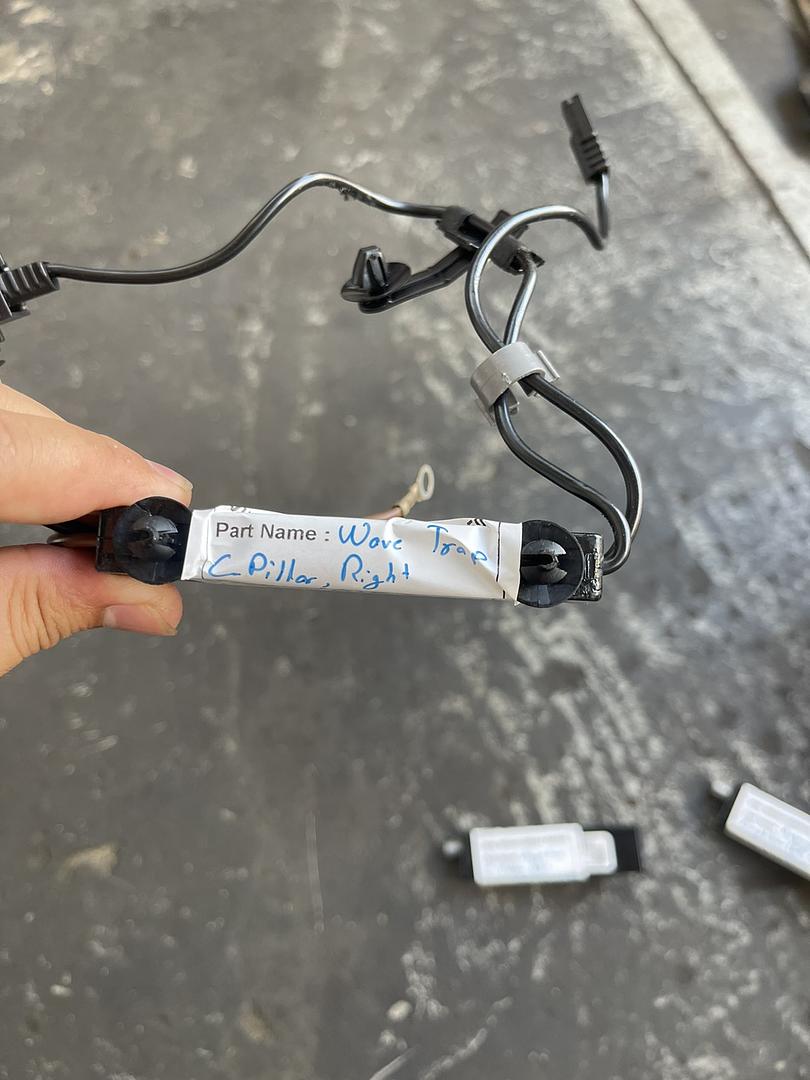 Mercedes-Benz E300 2014 W212 Antenna Wave Trap C-Pillar Right (used) - A2128704589