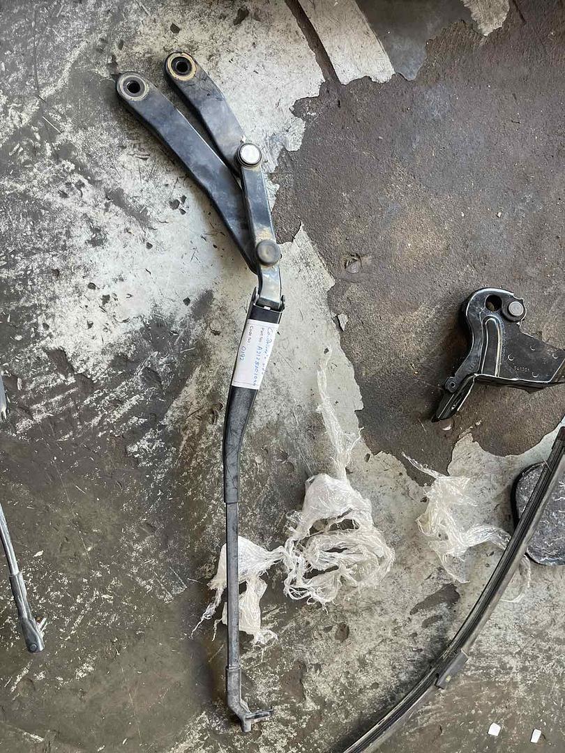 Mercedes-Benz E300 2014 W212 Wiper Arm Co-Driver's Side (used) - A2128201044