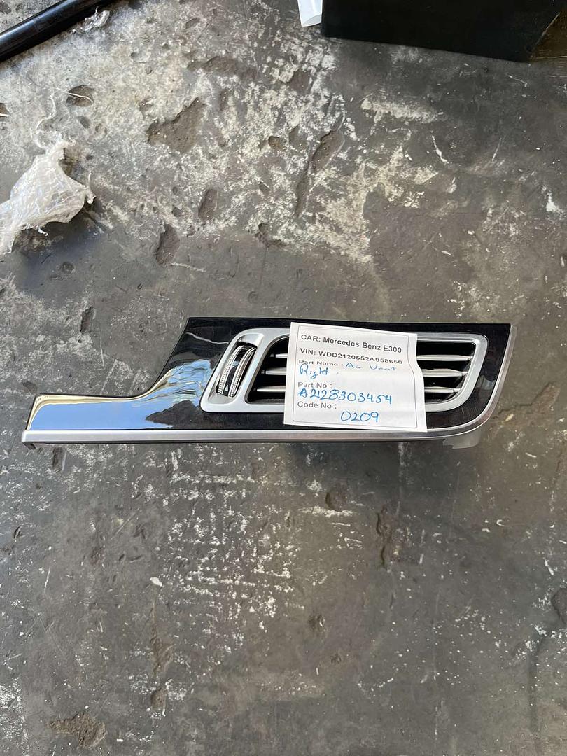 Mercedes-Benz E300 2014 W212 Air Vent Drive's Side (used) - A2128303454