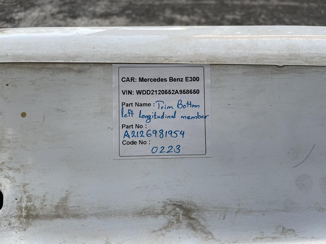 Mercedes-Benz E300 2014 W212 Trim Bottom left Side Skirt (used) - A2126981954