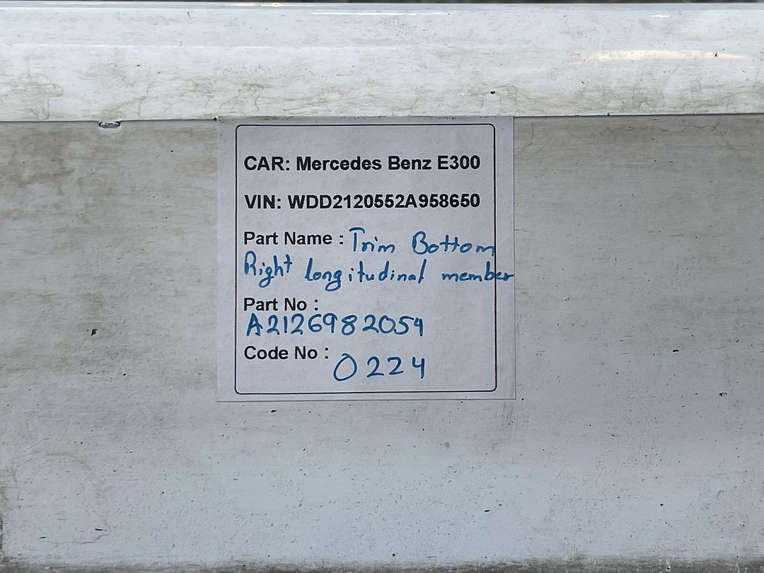 Mercedes-Benz E300 2014 W212 Trim Bottom Right Side Skirt (used) - A2126982054