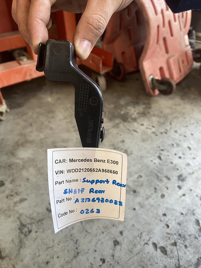 Mercedes-Benz E300 2014 W212 Stanchion Shelf Rear (used) - A2126930038