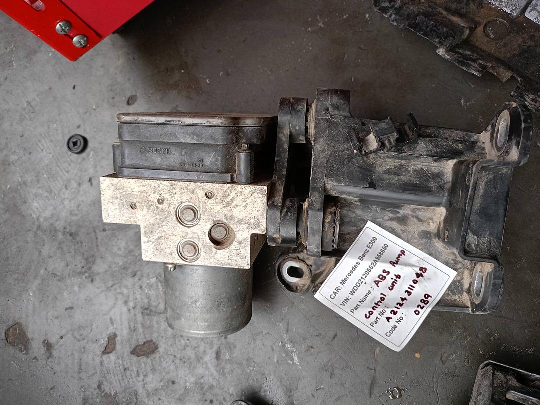 Mercedes-Benz E300 2014 W212 ABS Pump Control Unit (used) - A2124311048