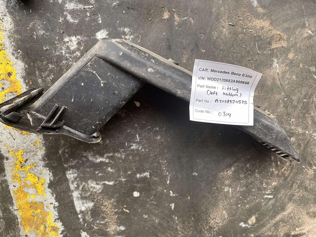 Mercedes-Benz E300 2014 W212 Water Drain Line Hose (used) - A2128320525