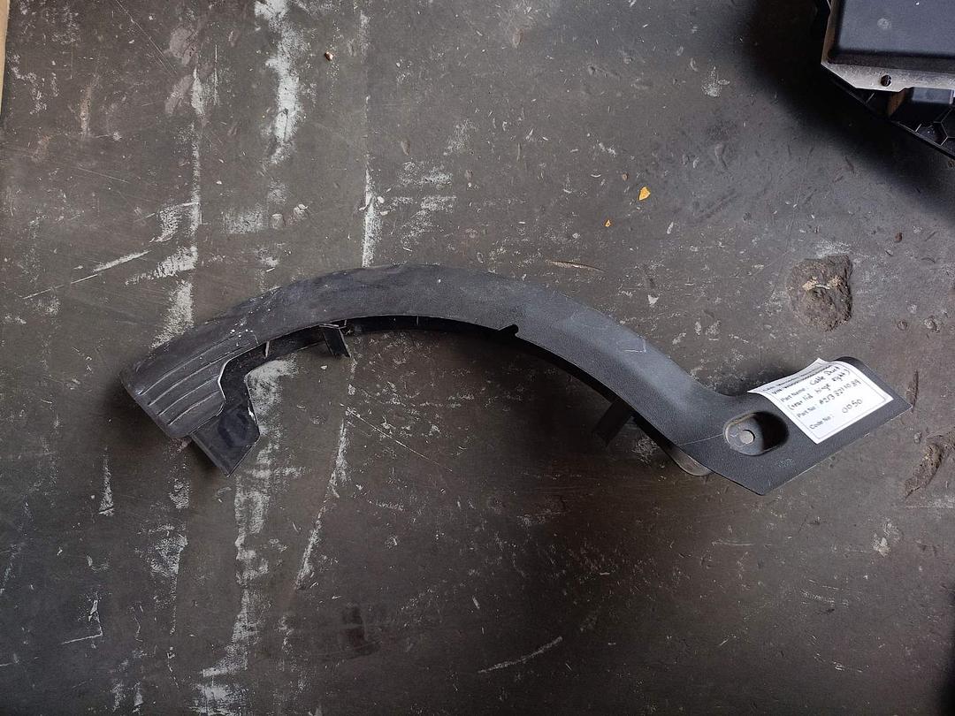 Mercedes-Benz E350 2018 W213 Duct Rear Lid Hinge Right (used) - A2138211089