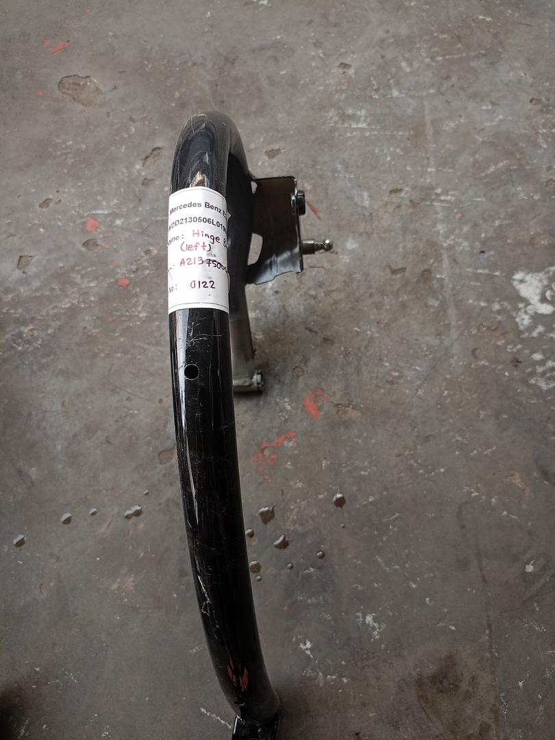 Mercedes-Benz E350 2018 W213 Rear Lid Left Hinge Lever (used) - A2137500328