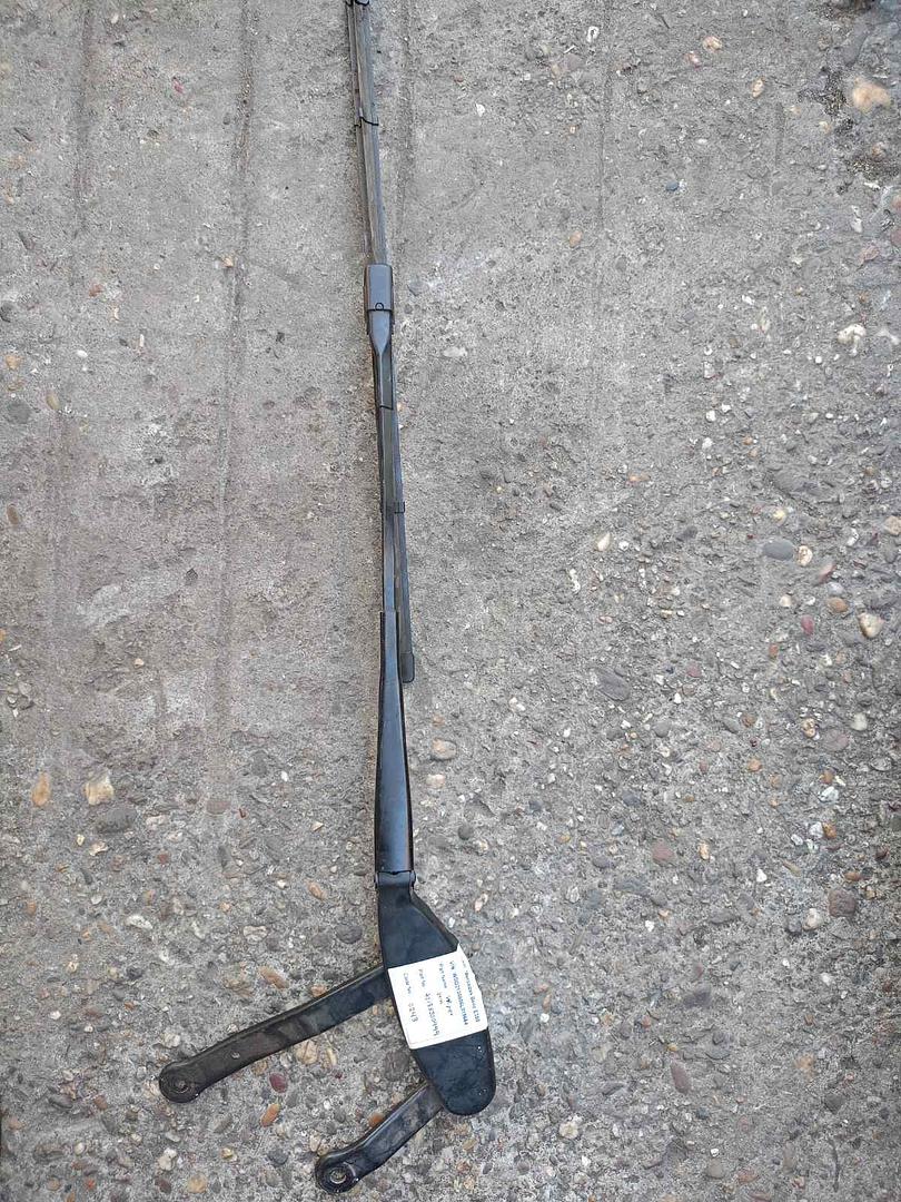 Mercedes-Benz E350 2018 W213 Wiper Arm (used) - A2138200444