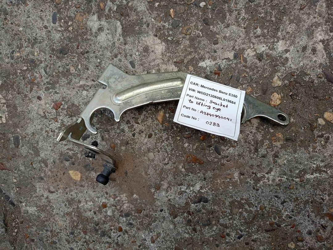 Mercedes-Benz E350 2018 W213 Front Engine Mount Bracket (used) -A2740940041