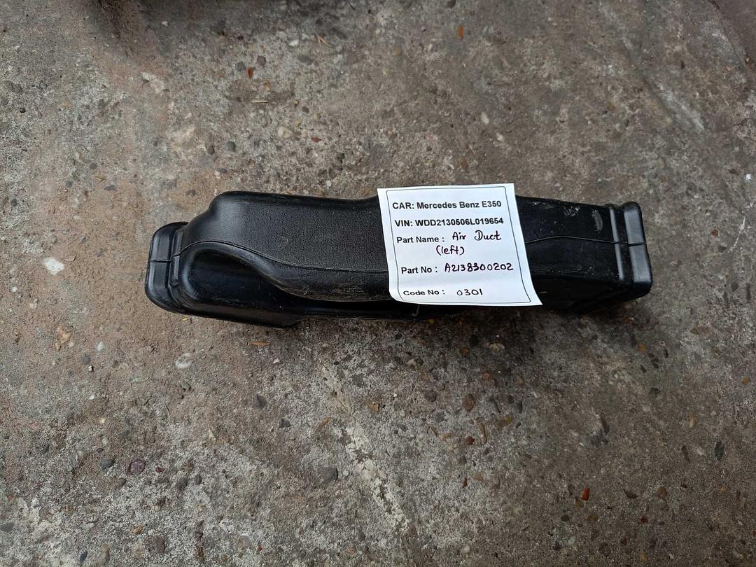 Mercedes-Benz E350 2018 W213 Center Air Duct (used) - A2138300202