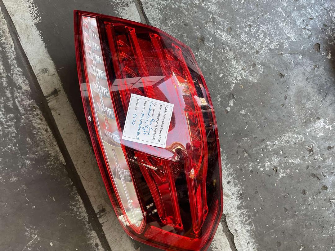 Mercedes-Benz E300 2014 W212 Rear Lamp Combination Right (used) - A2129060803