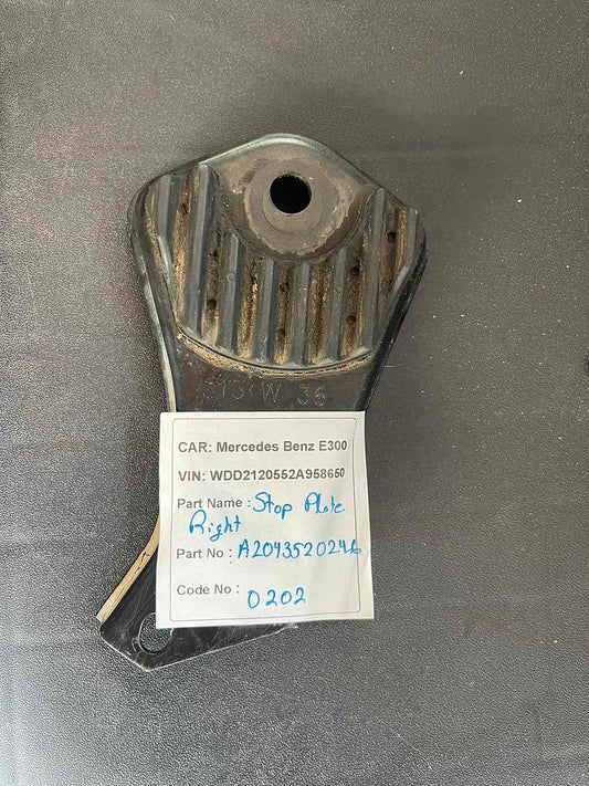 Mercedes-Benz E300 2014 W212 Rear Sub-Frame Right Stop Plate (used) - A2043520246