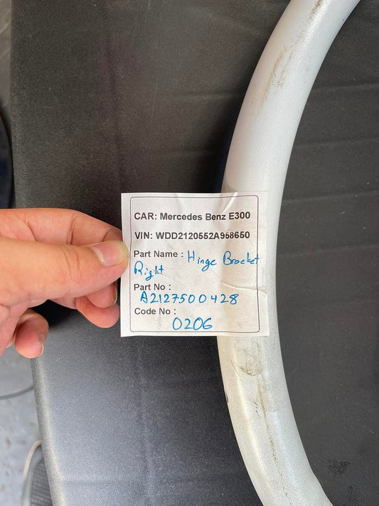 Mercedes-Benz E300 2014 W212 Trunk Lid Hinge Right (used) - A2127500428