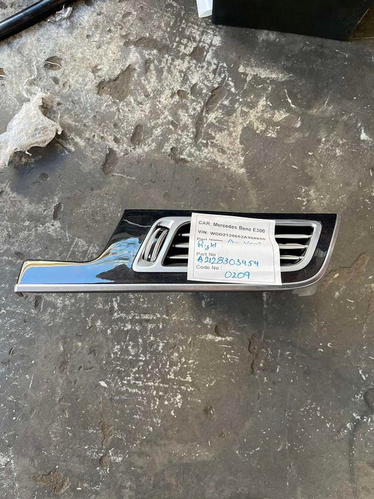 Mercedes-Benz E300 2014 W212 Air Vent Drive's Side (used) - A2128303454