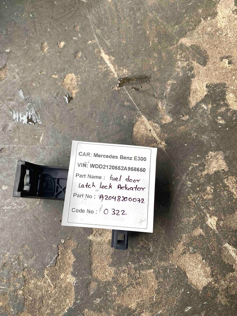 Mercedes-Benz E300 2014 W212 Fuel Door Latch Lock Actuator (used) - A2048200072