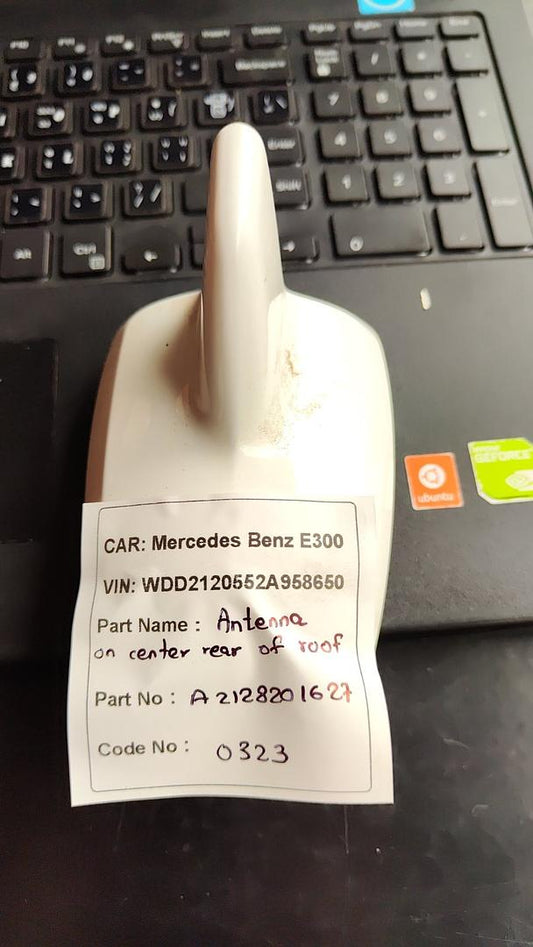 Mercedes-Benz E300 2014 W212 Roof Antenna With Trim (used) - A2128270328