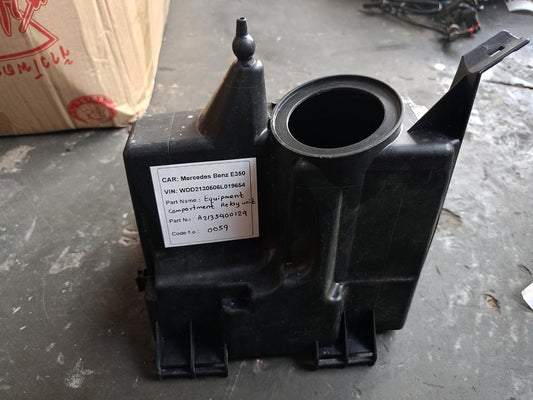 Mercedes-Benz E350 2018 W213 Fuse Relay Electrical Box Housing (used) - A2135400124