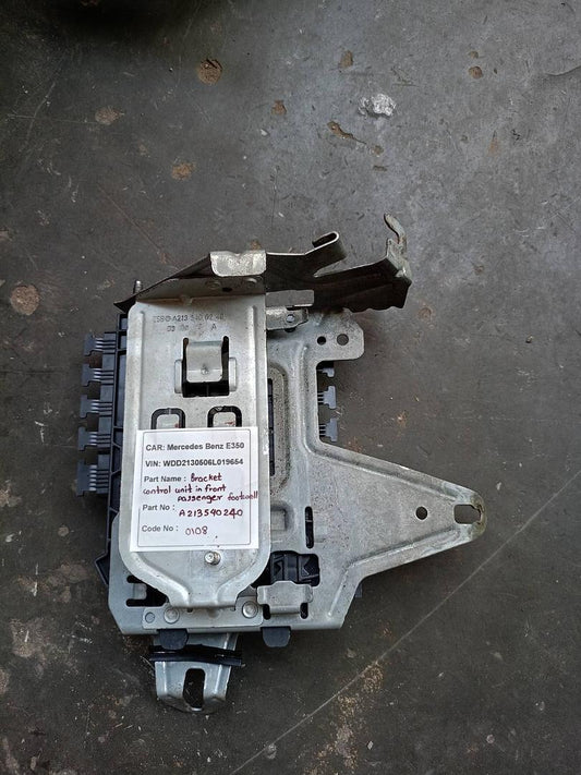 Mercedes-Benz E350 2018 W213 Fuse Box (used) - A2135401115
