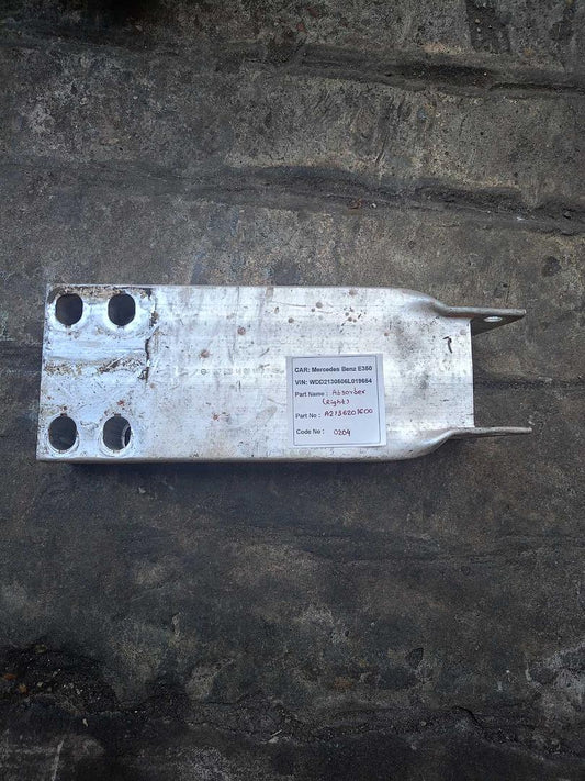 Mercedes-Benz E350 2018 W213 Front Right Impact Bar Bracket (used) - A2136201600