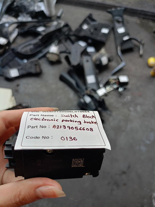 Mercedes-Benz E350 2018 W213 Switch Block Electronic Parking Brake (used) - A2139056608